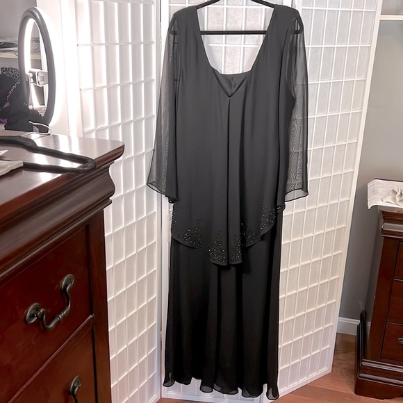 Chelsea Nites Woman’s Gown Black with Beaded Edging Long Chiffon Sleeves New 18W - Picture 2 of 7